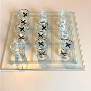 Tic tac toe drinking game. 🥃🍸🍹🧉🍷🍺